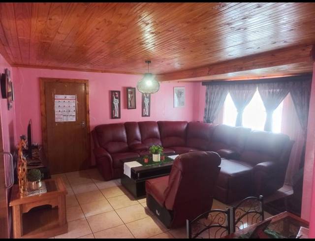3 BEDROOM HOUSE FOR SALE IN QUEENSTOWN CENTRAL